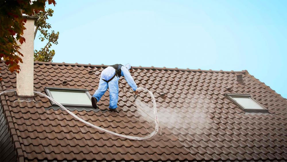 Artisans zingueurs en action